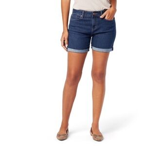 Signature by Levi Strauss‎ & Co 5” Mid Rise Short EUC Like new!